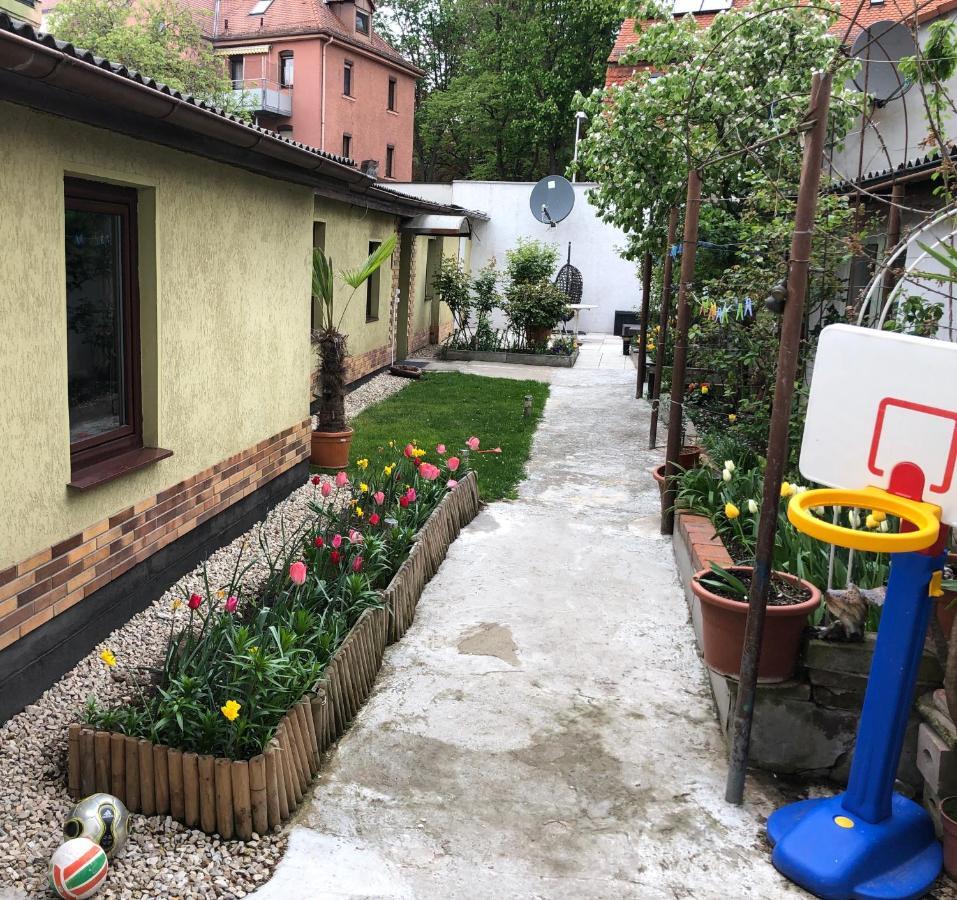 Bungalow Near By Playmobil And Fair Nuremberg Zirndorf Exteriör bild